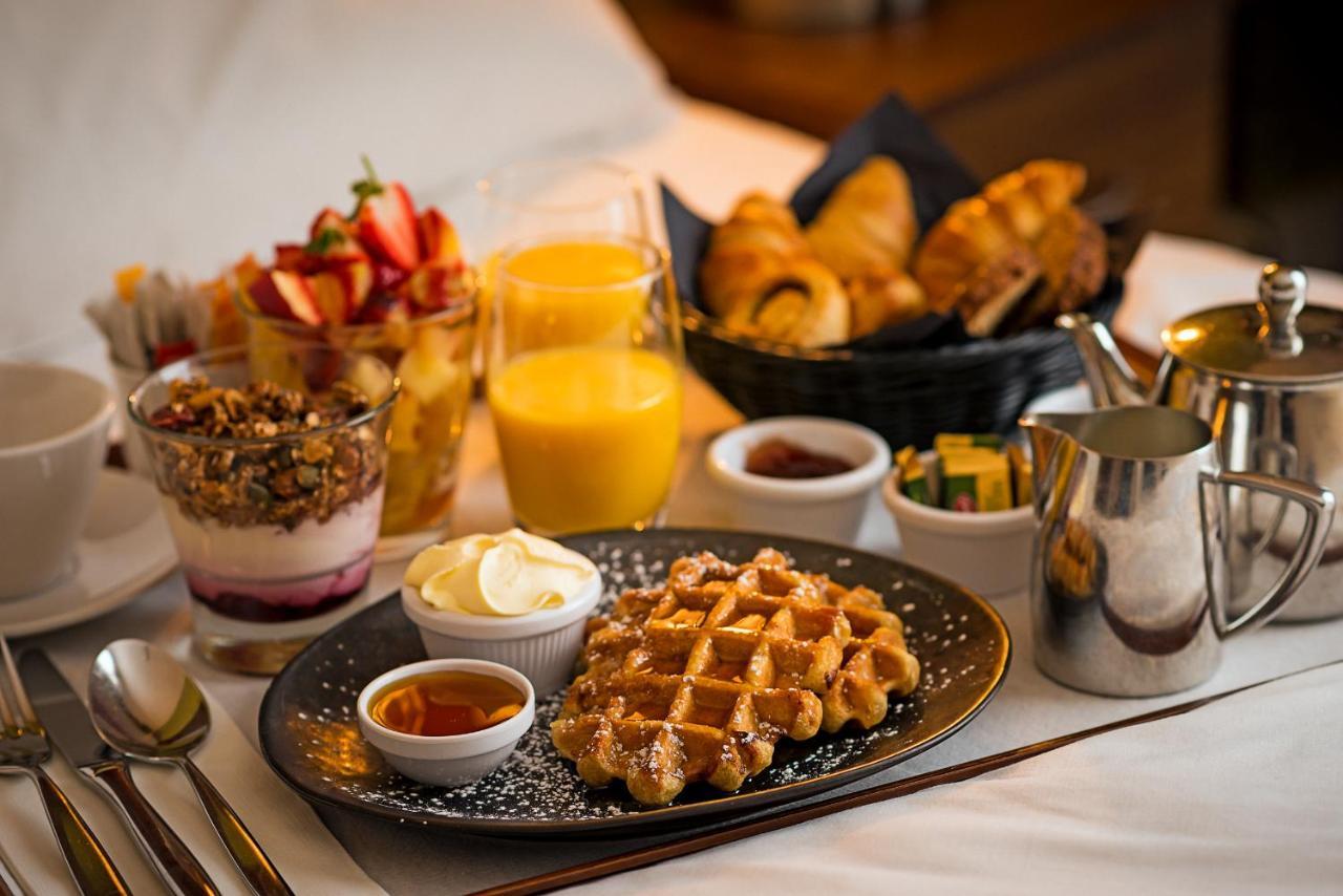 The Savoy Hotel Limerick Junction Eksteriør bilde A breakfast at the hotel