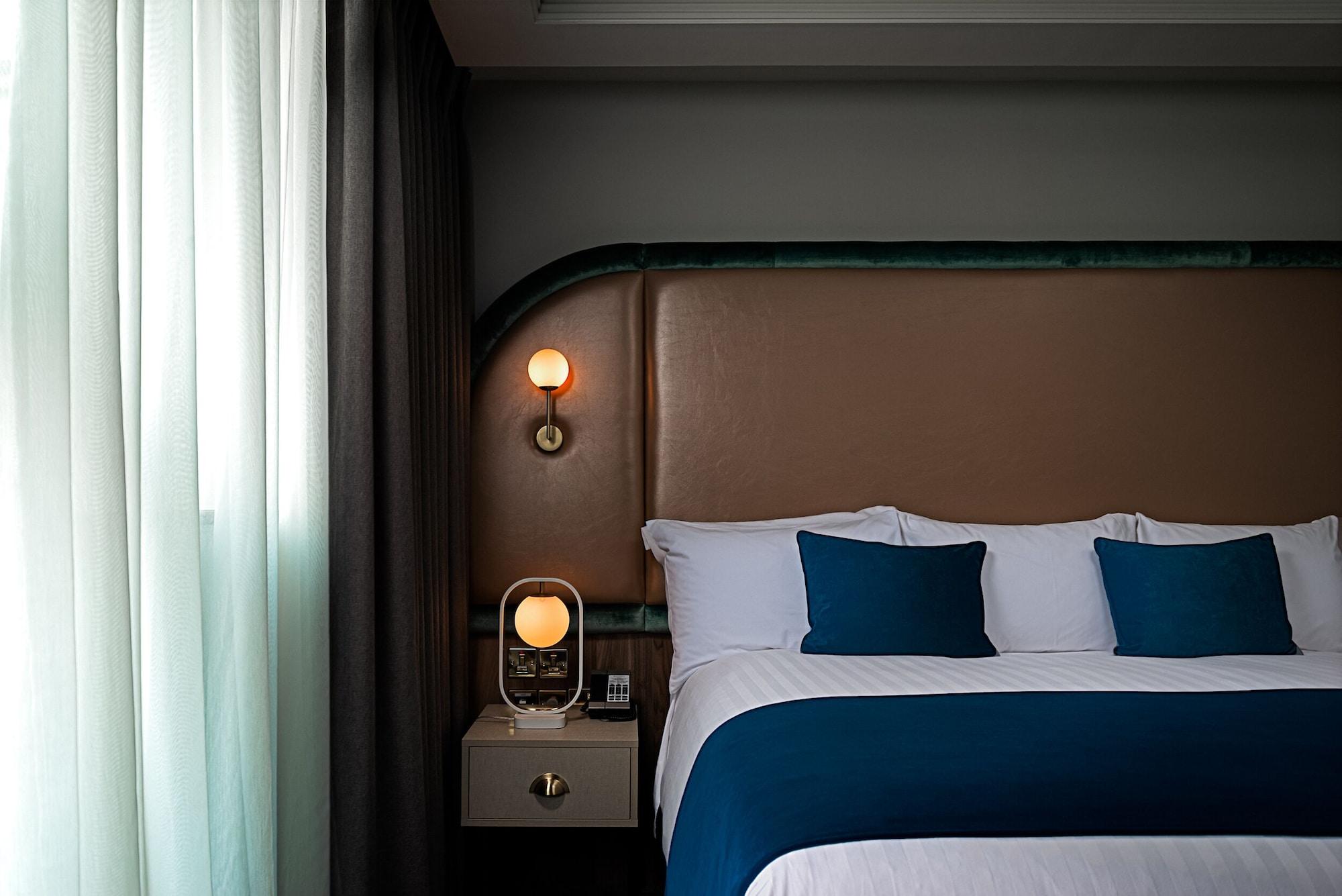 The Savoy Hotel Limerick Junction Eksteriør bilde A bedroom at the hotel