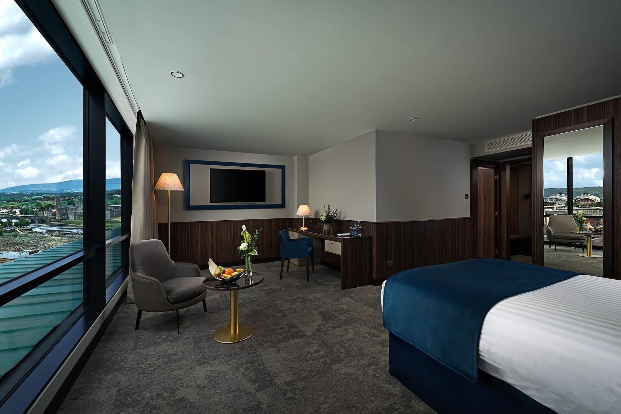 The Savoy Hotel Limerick Junction Eksteriør bilde Deluxe Room