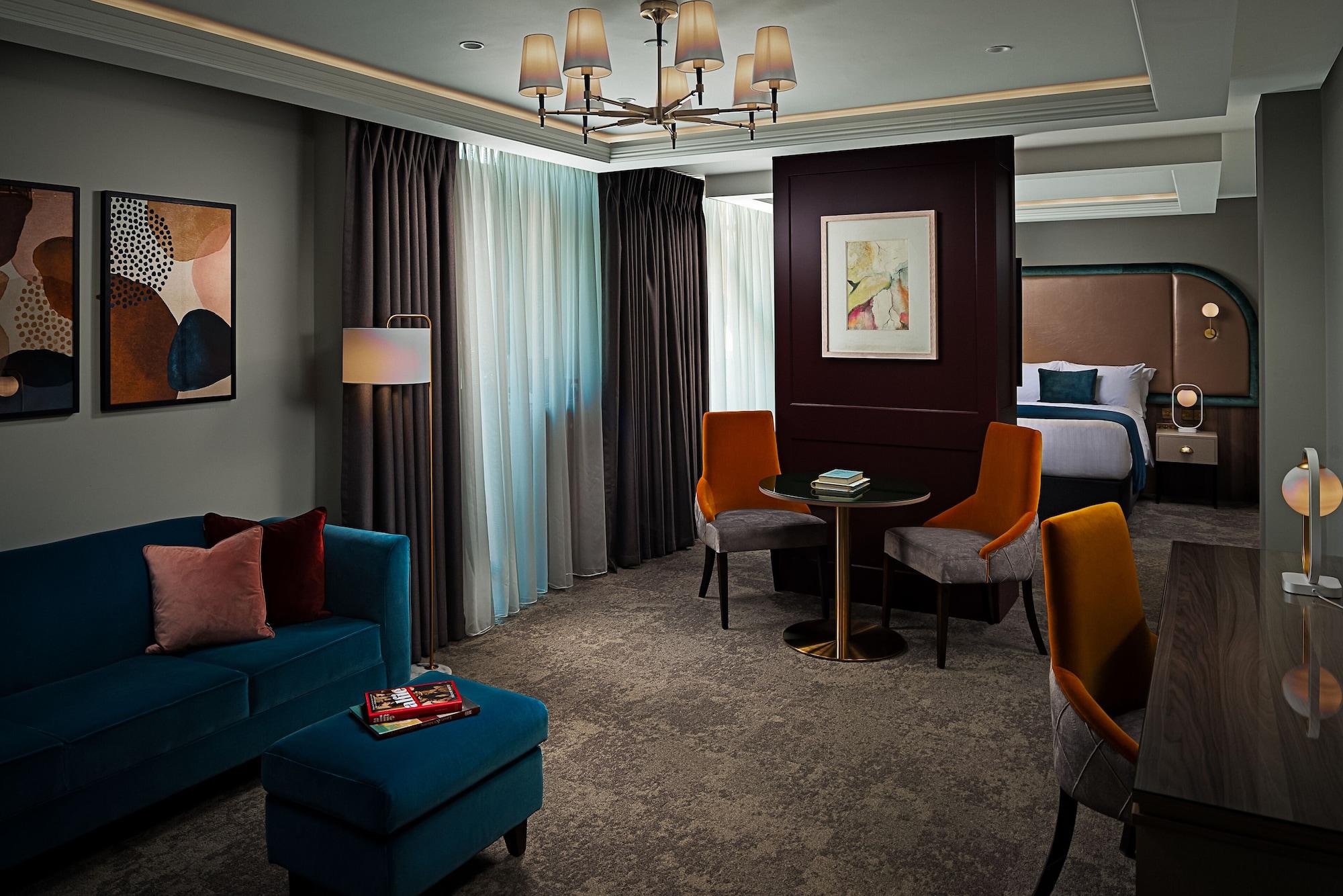 The Savoy Hotel Limerick Junction Eksteriør bilde A suite on board