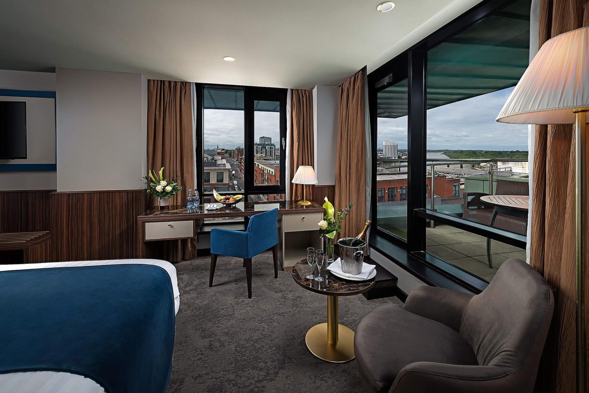 The Savoy Hotel Limerick Junction Eksteriør bilde A room at the hotel