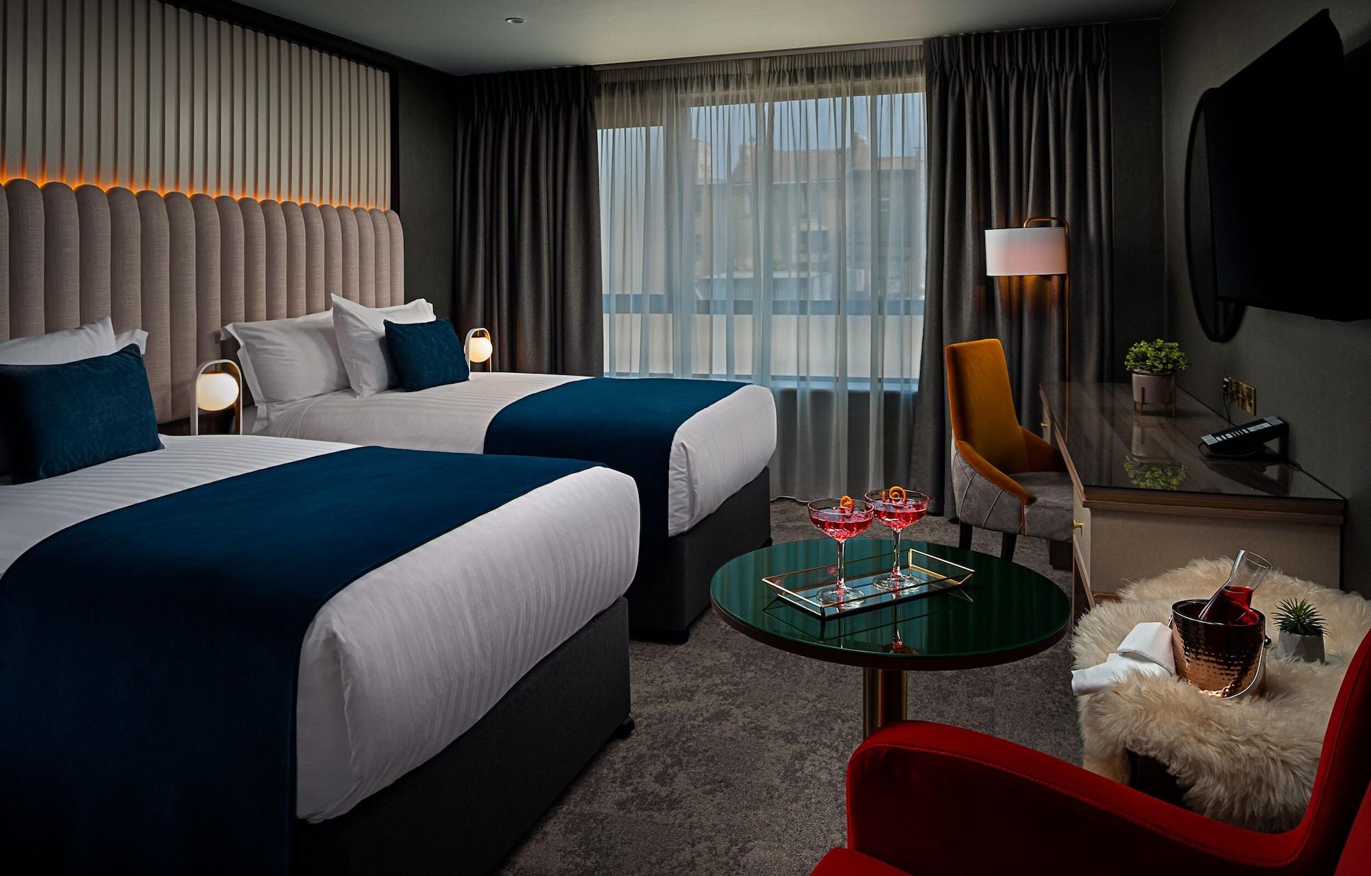 The Savoy Hotel Limerick Junction Eksteriør bilde A room at the Hilton London West End