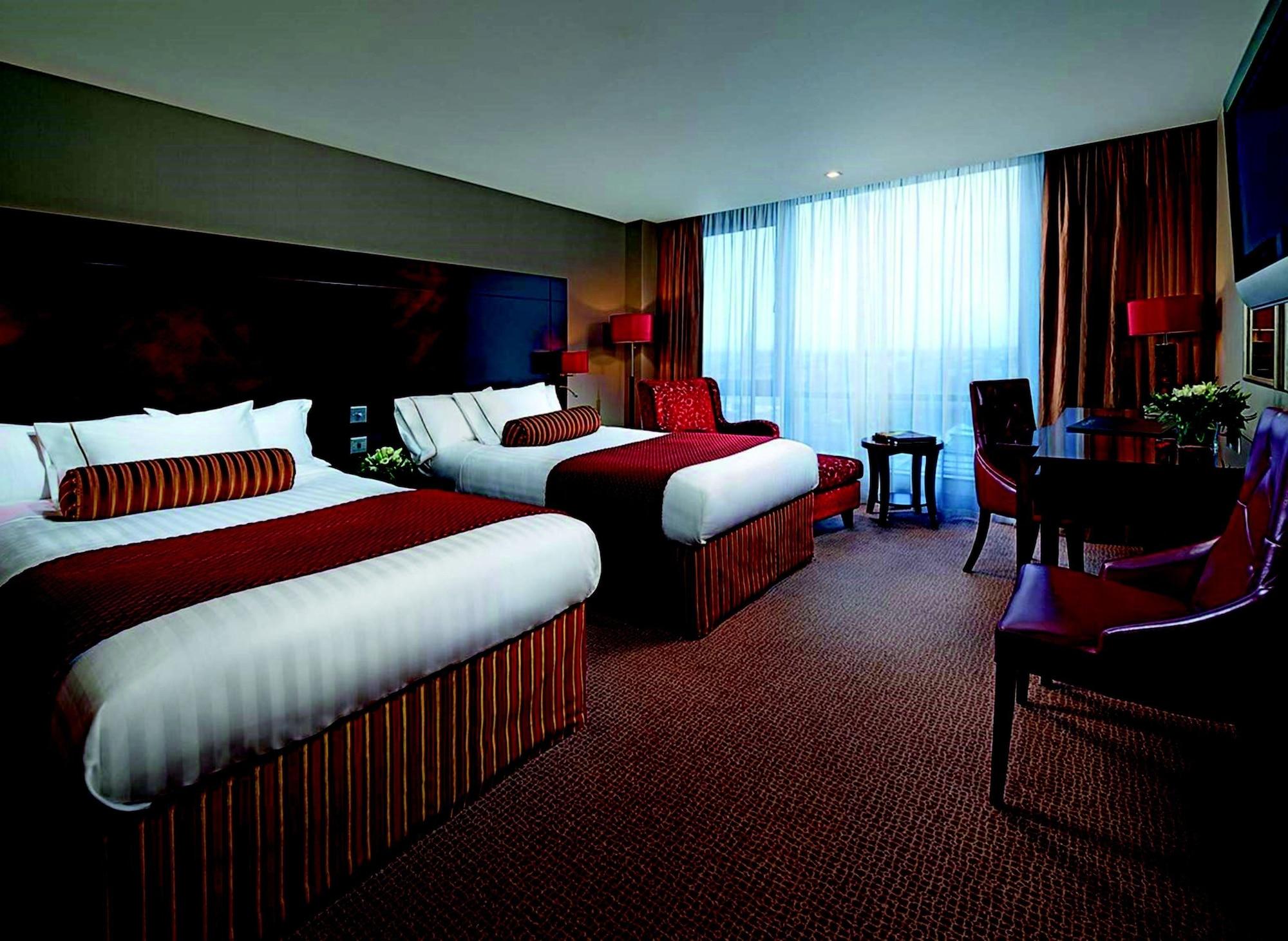 The Savoy Hotel Limerick Junction Eksteriør bilde A room at the Crowne Plaza Hotel, Dublin