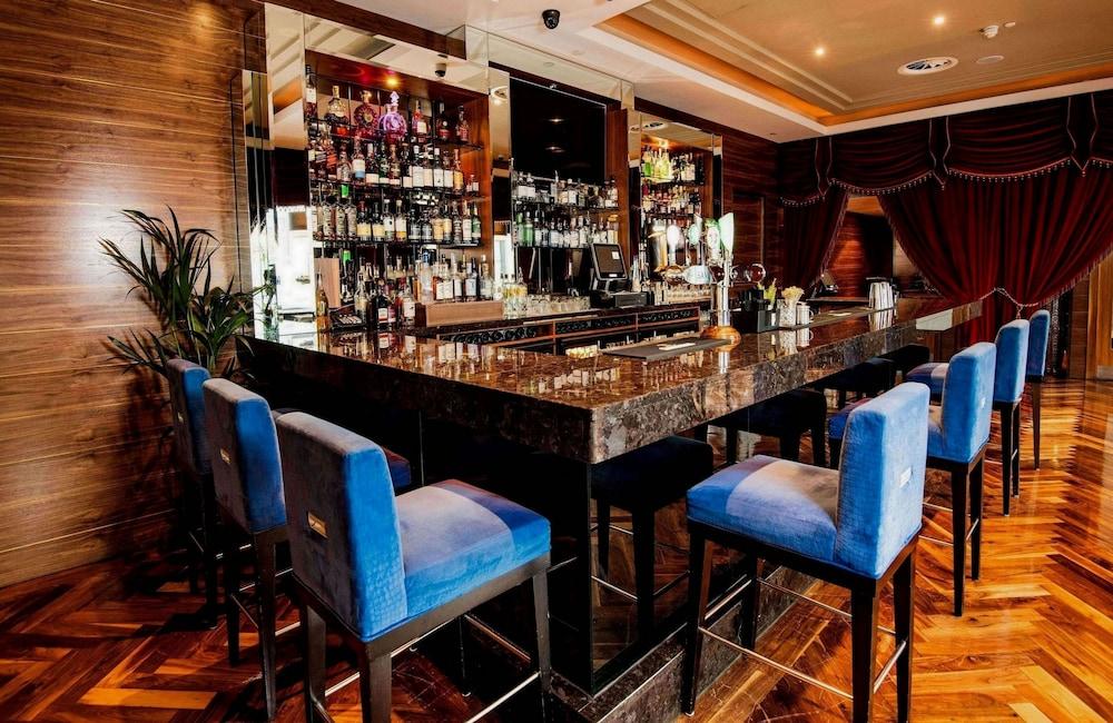 The Savoy Hotel Limerick Junction Eksteriør bilde The bar at the hotel