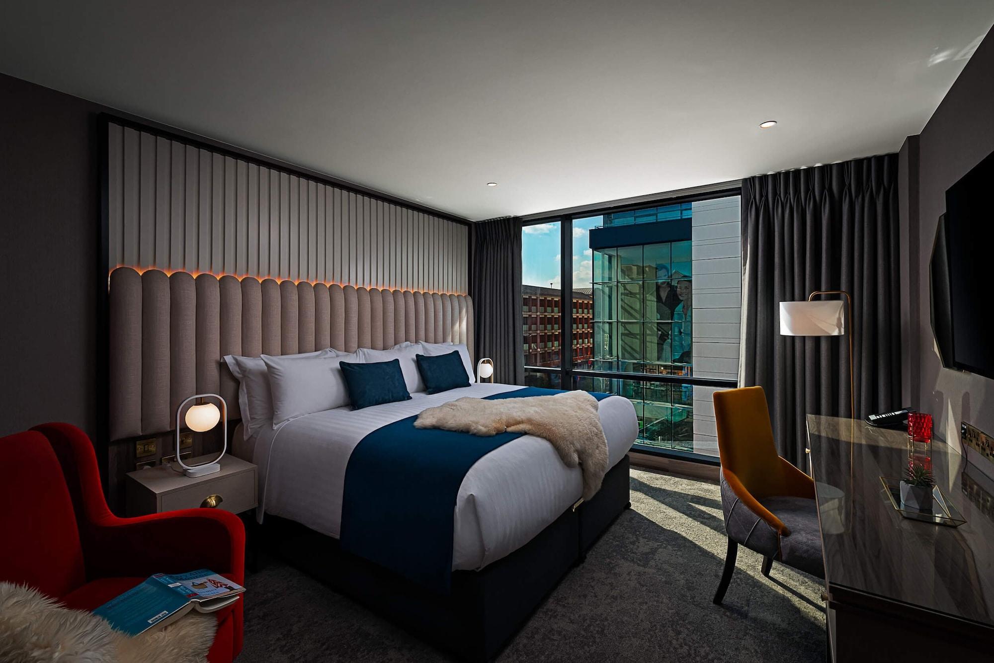 The Savoy Hotel Limerick Junction Eksteriør bilde A bedroom at the hotel