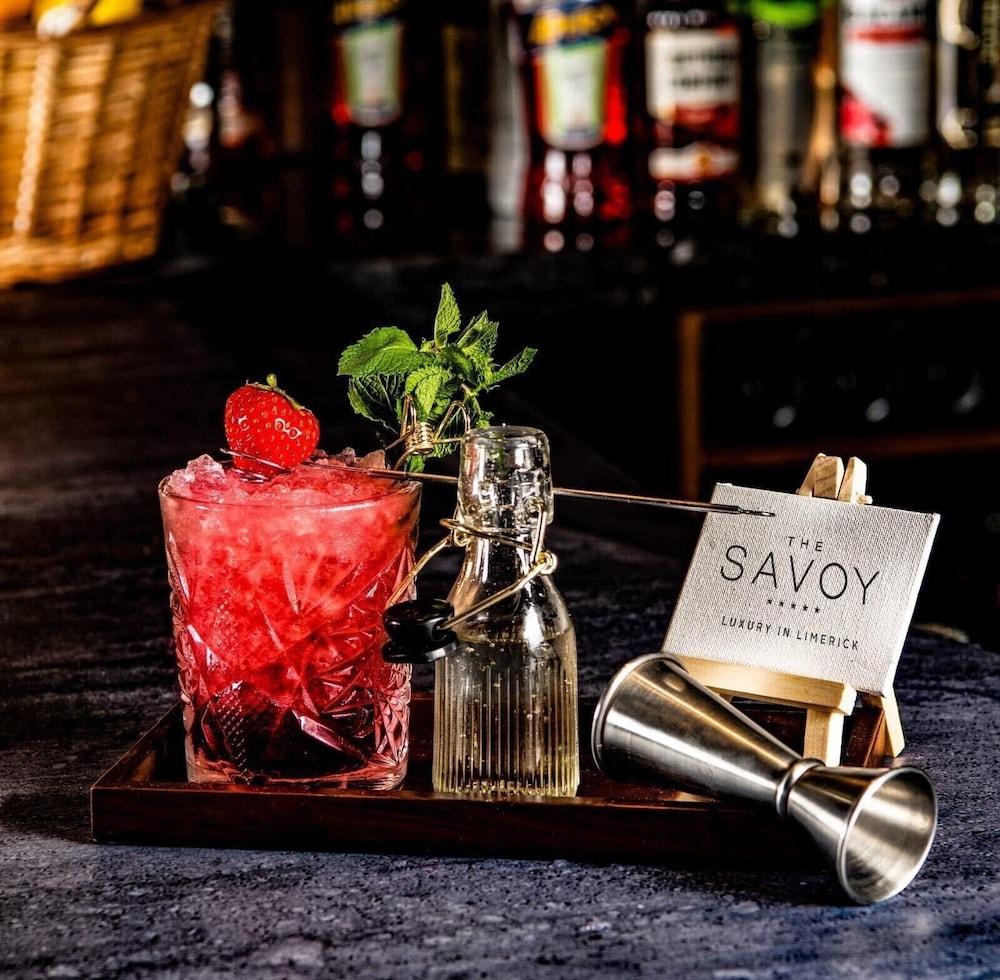 The Savoy Hotel Limerick Junction Eksteriør bilde A cocktail at The Savoy