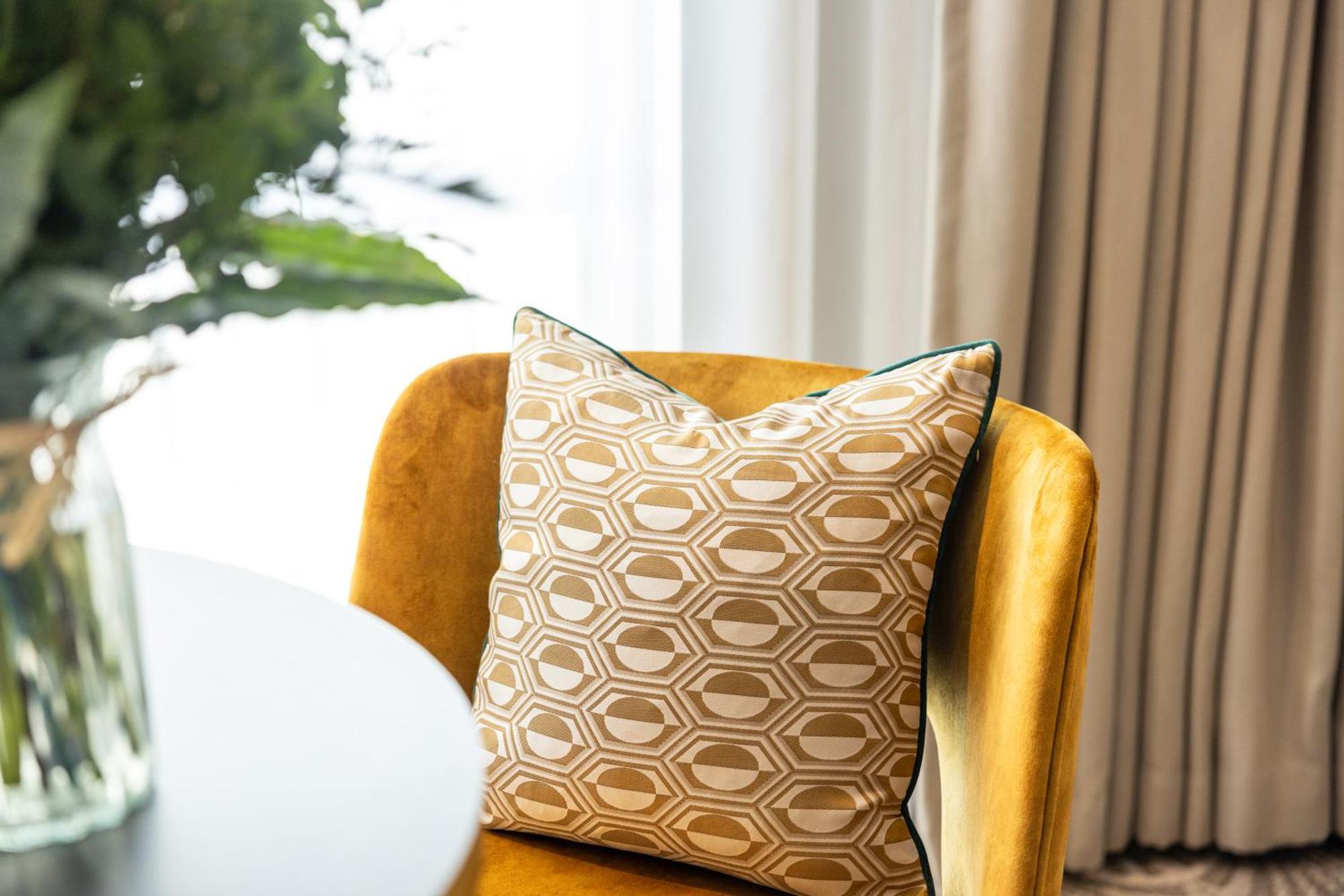 The Savoy Hotel Limerick Junction Eksteriør bilde A throw pillow