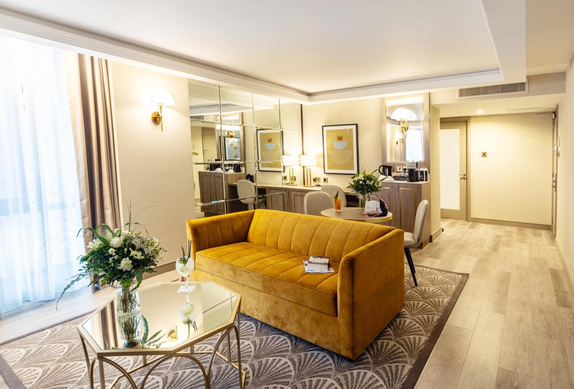The Savoy Hotel Limerick Junction Eksteriør bilde Suite at the Hilton London West End