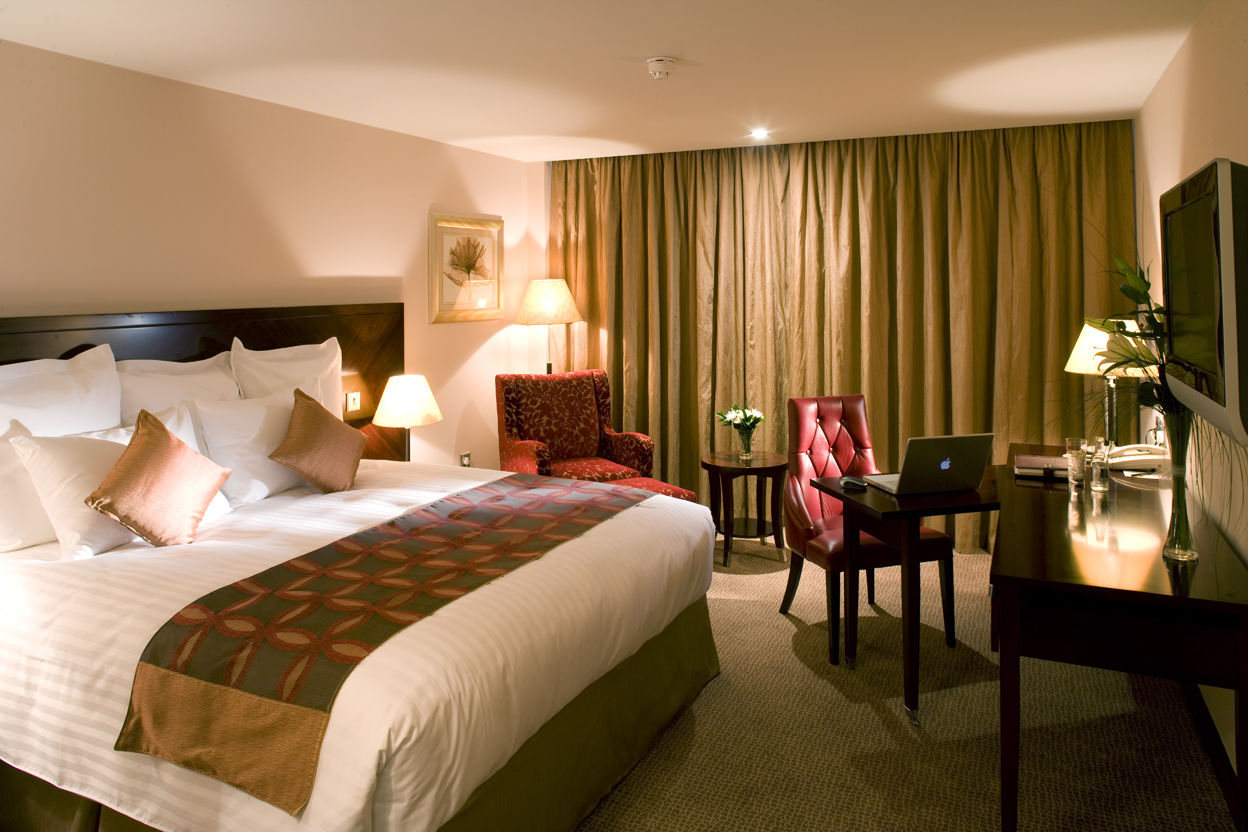 The Savoy Hotel Limerick Junction Eksteriør bilde A room at the hotel